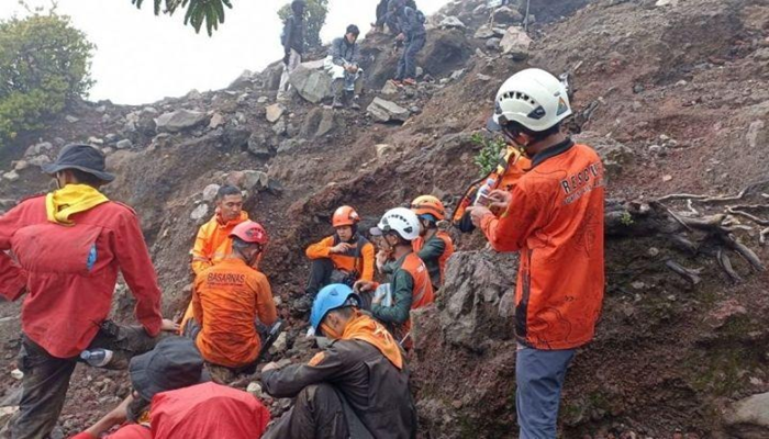 Jasad Syafiq Ali Ditemukan Dekat Puncak Gunung Slamet, Lokasinya Hanya 50 Meter dari Kawah