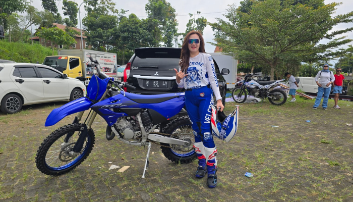 Influencer Shelita95 Ramaikan Yamaha Enduro Challenge Batu dengan Yamaha YZ125