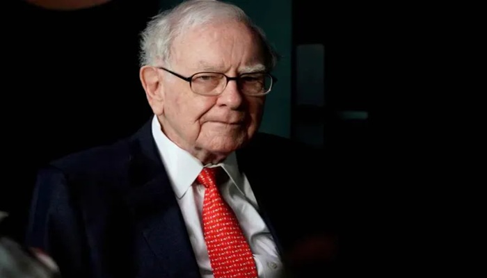 Warren Buffett: Lunasi Kartu Kredit Dulu Sebelum Mulai Investasi!