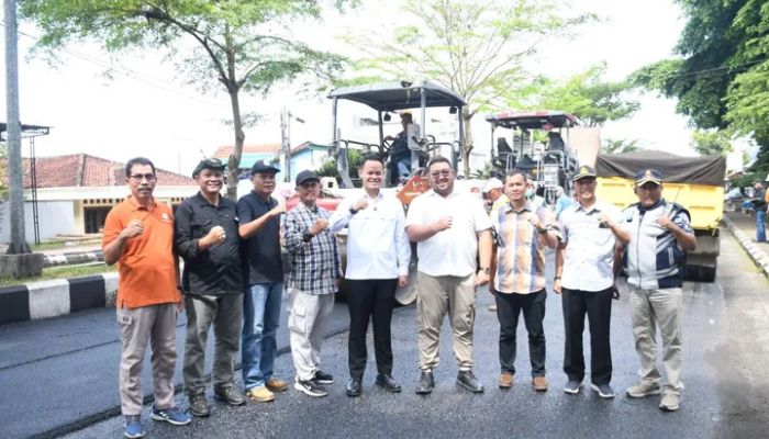 Program Alus Dalane Dimulai! Uji Coba Pengaspalan HRSWC di Kandanggampang Jadi Penanda Perbaikan Infrastruktur Jalan