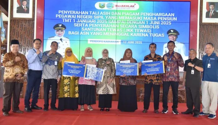 320 PNS Pemkab Kebumen Pensiun sejak 1 Januari hingga 1 Juni 2025, Diberi Tali Asih dan Piagam Penghargaan