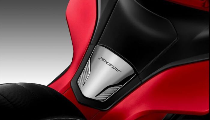 Garnish Fuel Tank Honda PCX 160: Hiasan Tutup Bensin Orisinal Bergaya Elegan