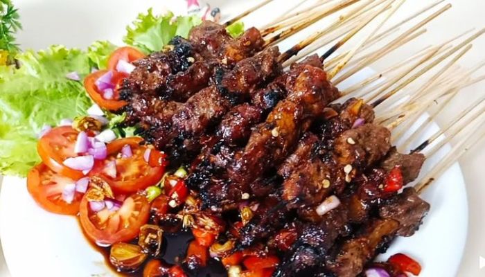 Resep Sate Sapi Empuk dengan Sambal Kecap, Cuma 45 Menit Siap Disantap