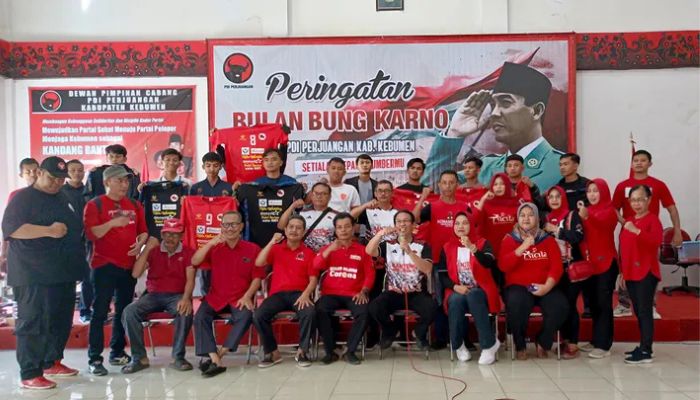 Foto Bersama dalam acara pelepasan tim menuju Soekarno Cup 2025