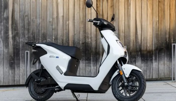 Honda EM1 e: Motor Listrik Harian Irit dengan Jarak Tempuh 41 Km dan Kecepatan 45 Km/Jam