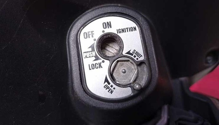Kunci Kontak Motor Seret? Ini Penyebab dan Cara Mengatasinya!