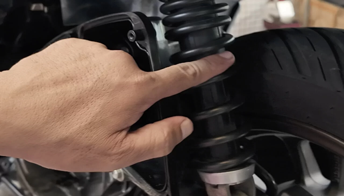 Kenali Ciri-Ciri Suspensi Bocor pada Honda BeAT dan Bahayanya bagi Motor Matic