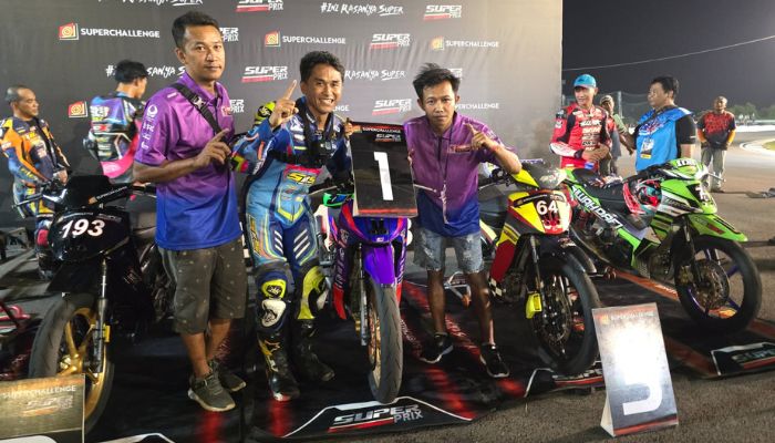 Juni AS Menang Kelas Ex Rider 116 di Super Prix 2025 Seri 2 Surabaya, Legenda Balap Masih Tajam!