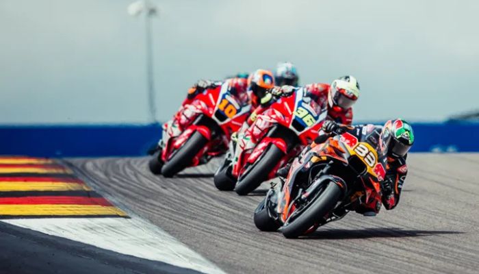 MotoGP vs F1: Siapa Tercepat di Lintasan? Jawabannya Bisa Bikin Terkejut!
