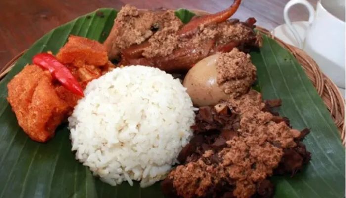 Makanan Khas Yogyakarta yang Wajib Dicoba Wisatawan, dari Gudeg hingga Oseng Mercon!