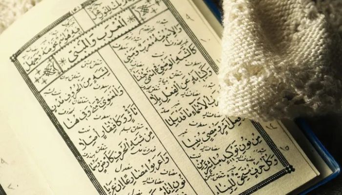 Kata Hikmah Ibnu Athaillah dalam Kitab Al-Hikam: Petunjuk Abadi untuk Jiwa yang Merindu Allah