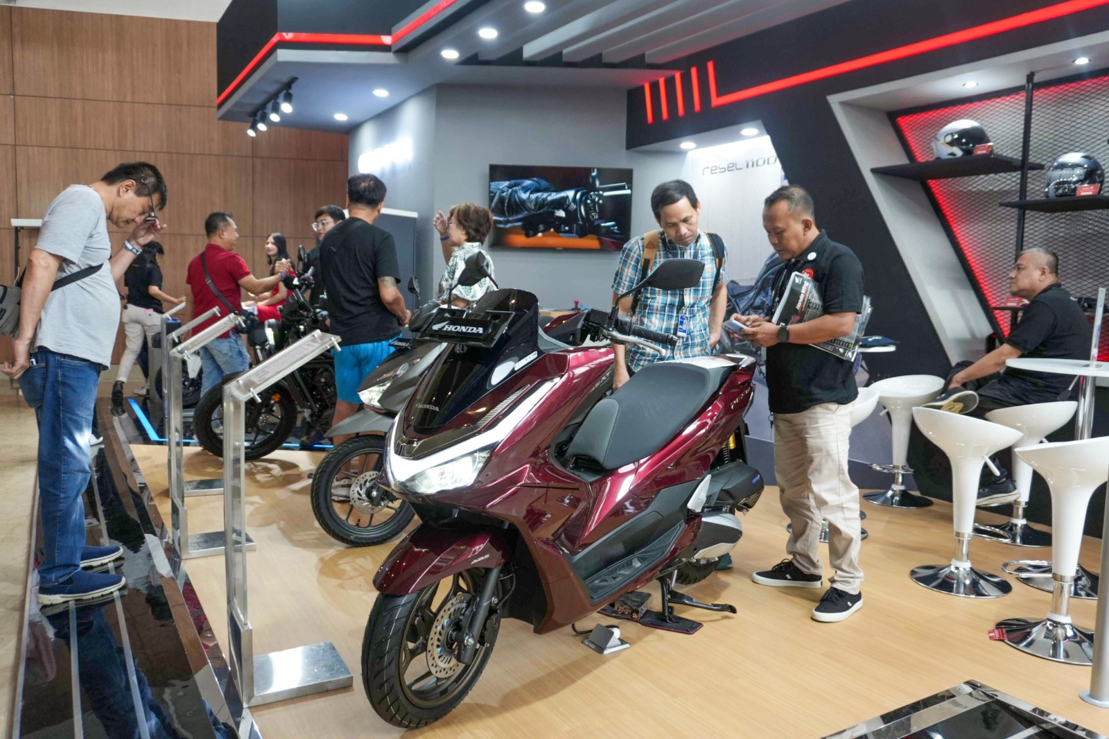 PCX160 Roadsync Jadi Raja Skutik di GIIAS 2025! Stylo 160 dan Vario Tak Mau Kalah