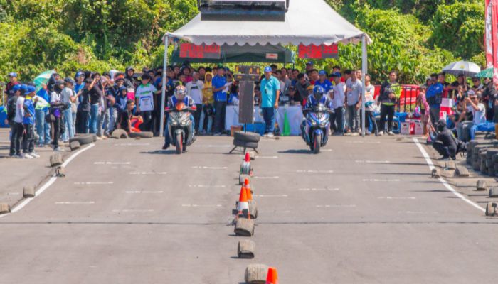 Spektakuler! Drag Battle Yamaha Cup Race Bulukumba Gunakan Ban IRC, Grip Ganas di Lintasan!