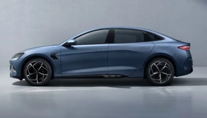 Tesla Kalah Saing? Ini Alasan BYD Seal Jadi Sedan Listrik Paling Gahar & Aman di 2025!