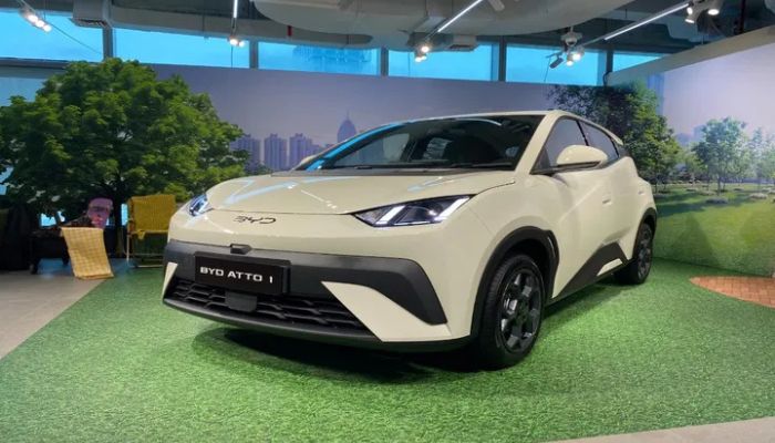 BYD Atto 1 Menggebrak GIIAS 2025: Mobil Listrik Kompak Futuristik Harga Mulai Rp195 Juta, Tembus 380 Km Sekali Cas!