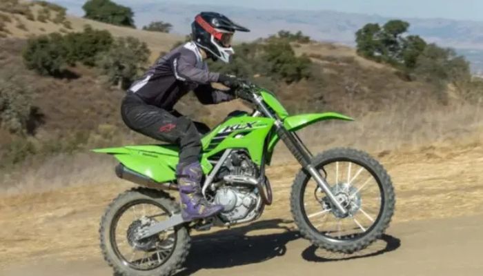 Kawasaki KLX230R 2025: Motor Trail Tangguh dengan Harga Ramah Kantong, Cocok untuk Penakluk Medan Ekstrem