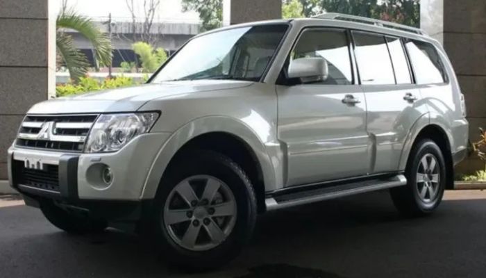 Mitsubishi Pajero 4.000 cc: SUV Sultan yang Mulai Langka, Jadi Buruan Kolektor Lawan Seimbang Toyota Land Cruiser