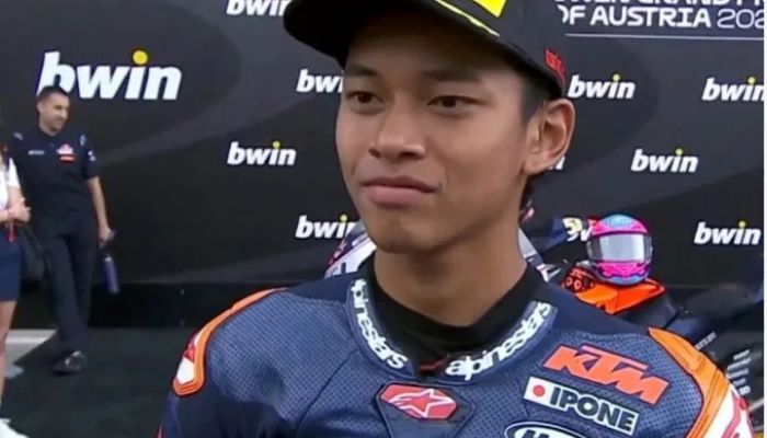 Drama Trek Basah di Austria! Veda Ega Pratama Nyaris Juara, Finis Kedua di Race 1 Red Bull Rookies Cup 2025