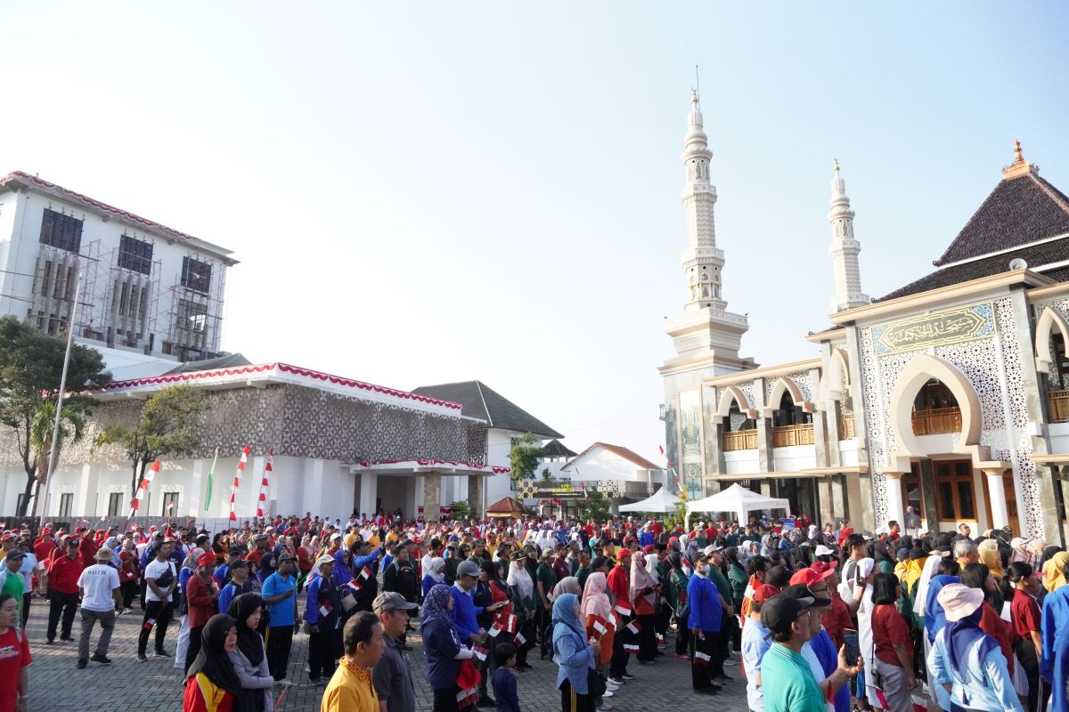 1.200 Peserta Jalan Sehat Kerukunan Kanwil Kemenag Jateng