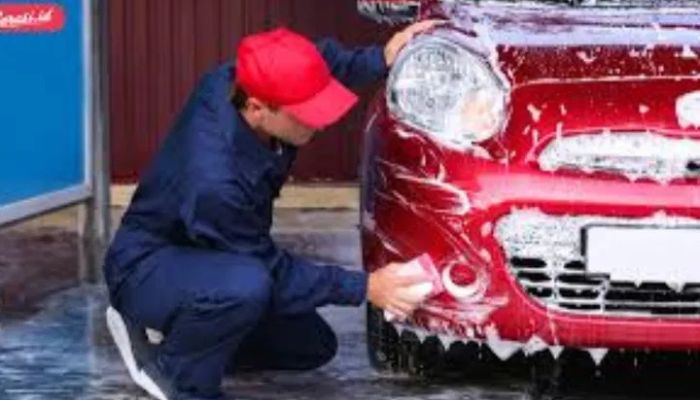 Jangan Panik! Ini Cara Aman Bersihkan Gas Air Mata dari Mobil Tanpa Bikin Cat Kusam