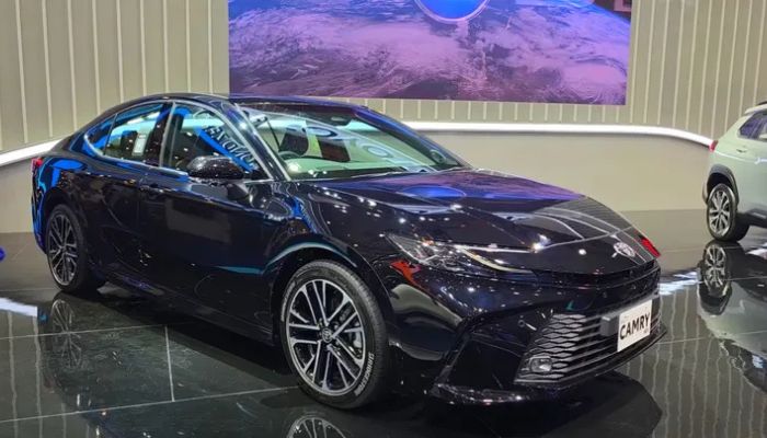 Resmi Hadir! Toyota Camry HEV 2025 Meluncur di Indonesia, Bawa Mesin Hybrid 227 PS & Fitur Sultan