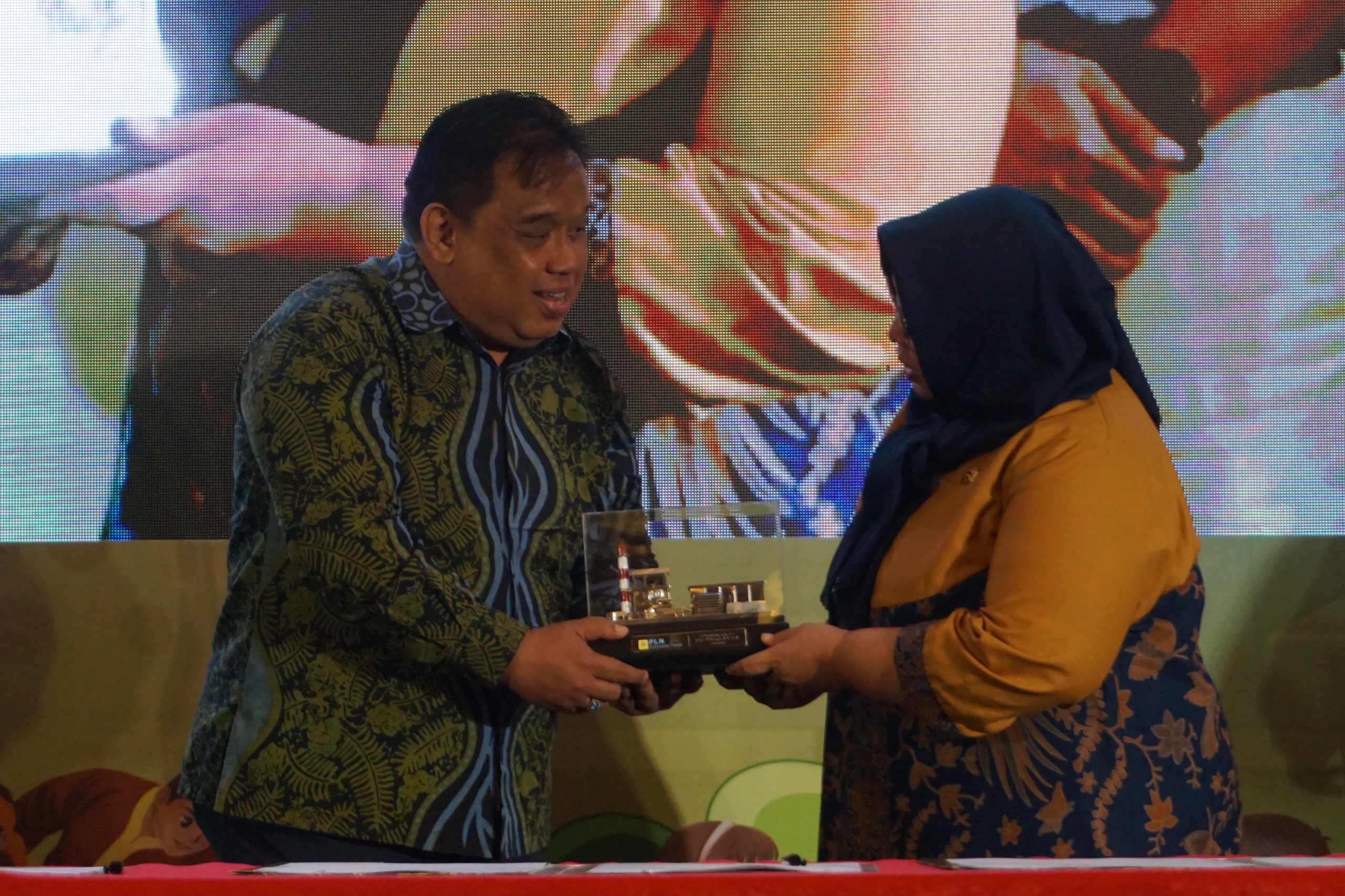 PLN IP UBP Semarang dan BKKBN Jateng Tandatangani PKS Program Tamasya dan Indonesia Emas 2025