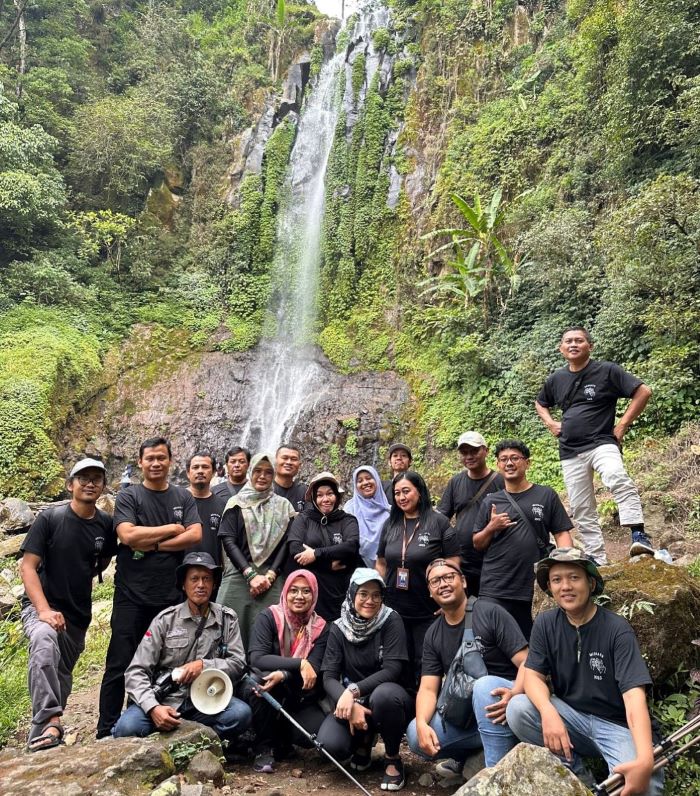 PLN Indonesia Power Unit Bisnis Pembangkitan (UBP) Semarang sukses menggelar media gathering di Desa Ngesrepbalong, Kendal, tepatnya di Curug Lawe Sicepit kaki Gunung Ungaran.