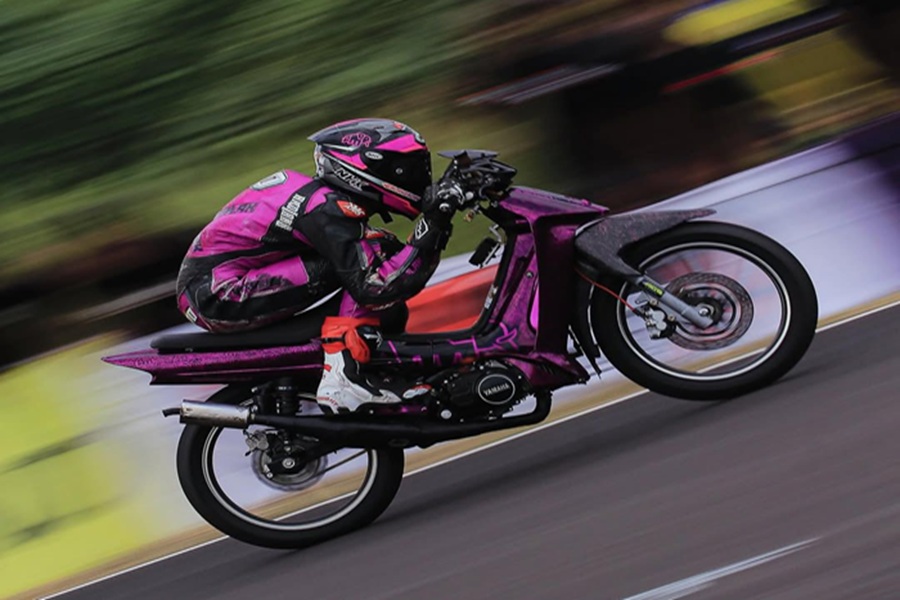 M. Syirat Syauqi Masih Perkasa! GG.Galak Galak Racing Team X Bengkel #120 Kokoh di Puncak Klasemen Superprix 2T Novice 2025