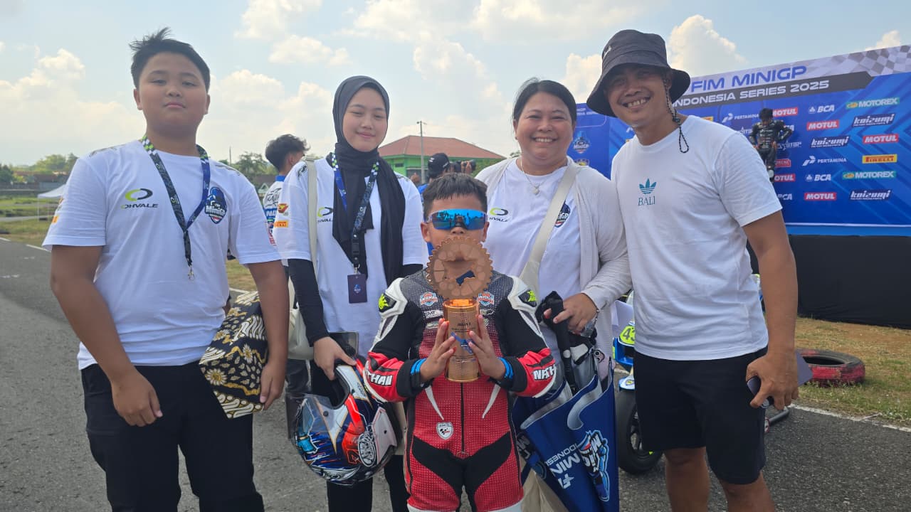 Dari Muara Teweh ke Podium Nasional: Nathan Arskha Spanton Bersinar di FIM MiniGP 2025 Final Round!