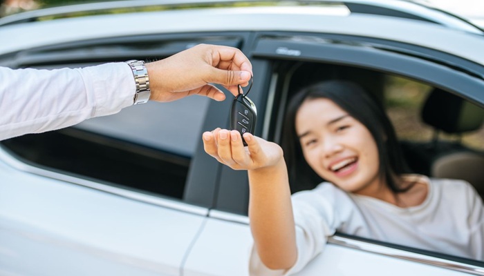 Harga Rental Mobil Nataru 2025 Naik? Ini Syarat, Tarif & Tips Booking Biar Tidak Kehabisan