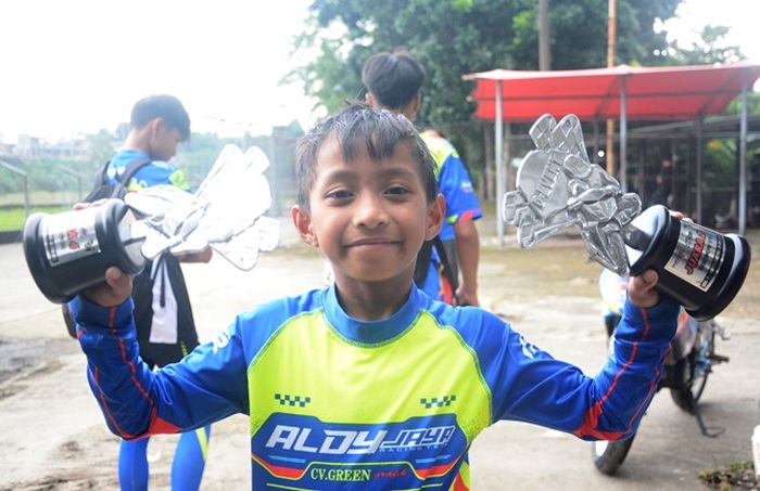 Gilbert Giovanni Aldy Patulak Tunjukkan Daya Juang di D-Event 2026 Round 1, Pembalap Cilik Papua Ini Curi Perhatian