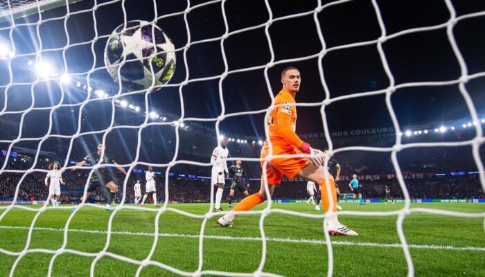 kiper Chelsea masih